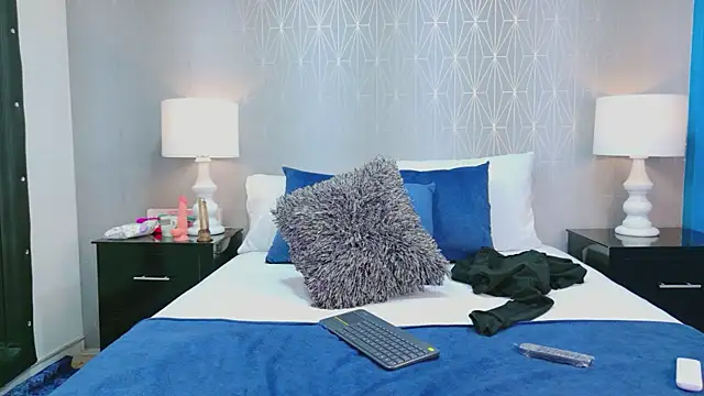 Snapshot of ZoeWilliis chatting on February 9, 2026, 12:36 pm ZoeWilliis online show from February 9, 2026, 12:36 pm