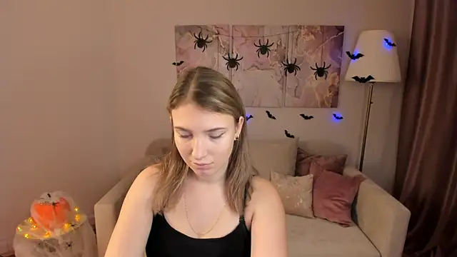 MilinaMorris online show from October 19, 2025, 1:08 am