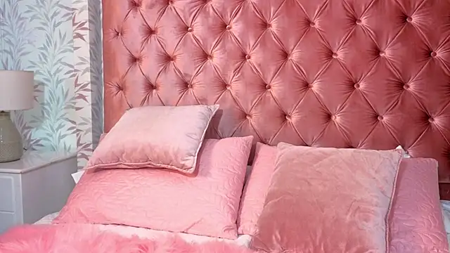 cherry canndy  online show from September 8, 2025, 2:16 pm