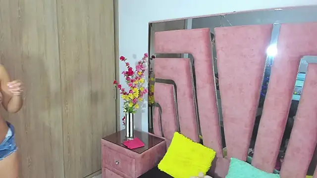 Snapshot of MaraKarly chatting on October 27, 2025, 7:59 pm MaraKarly online show from October 27, 2025, 7:59 pm