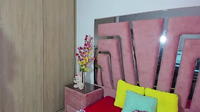 Snapshot of MaraKarly chatting on October 9, 2025, 7:47 pm MaraKarly online show from October 9, 2025, 7:47 pm