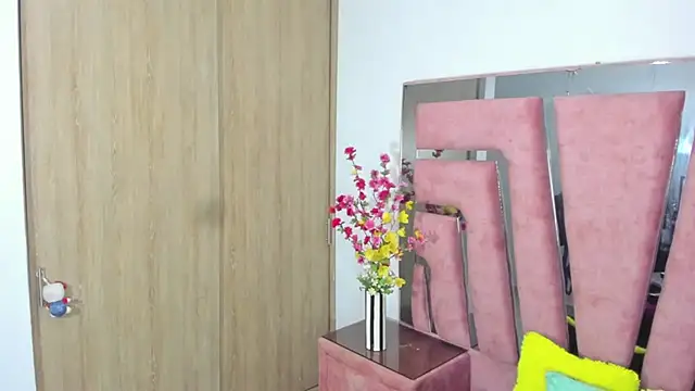 Snapshot of MaraKarly chatting on November 27, 2025, 8:15 am MaraKarly online show from November 27, 2025, 8:15 am