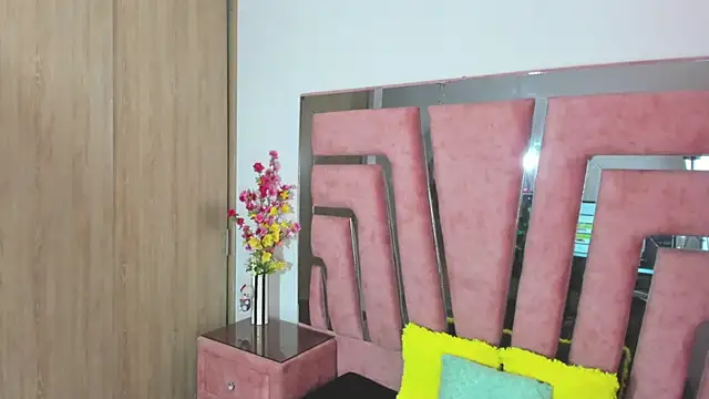 Snapshot of MaraKarly chatting on October 25, 2025, 1:45 pm MaraKarly online show from October 25, 2025, 1:45 pm