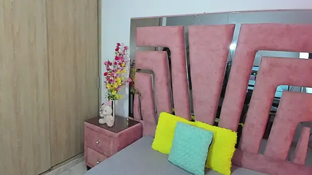 Snapshot of MaraKarly chatting on October 6, 2025, 7:14 pm MaraKarly online show from October 6, 2025, 7:14 pm