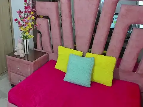 Snapshot of MaraKarly chatting on October 10, 2025, 12:50 pm MaraKarly online show from October 10, 2025, 12:50 pm