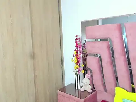 Snapshot of MaraKarly chatting on November 18, 2025, 7:17 pm MaraKarly online show from November 18, 2025, 7:17 pm