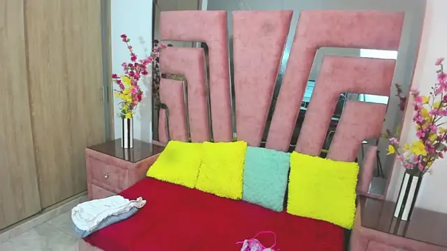 Snapshot of MaraKarly chatting on December 15, 2025, 7:31 pm MaraKarly online show from December 15, 2025, 7:31 pm