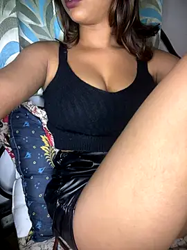 Snapshot of STRIP_GLOW chatting on October 24, 2025, 6:07 pm STRIP GLOW online show from October 24, 2025, 6:07 pm