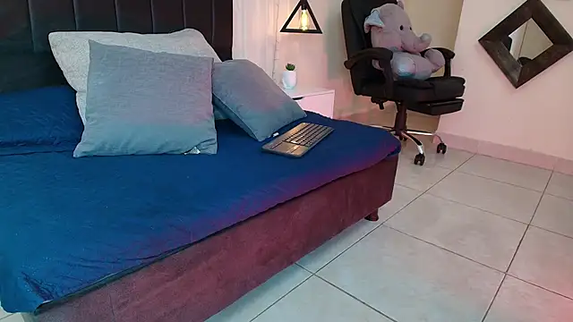 IvyBelle  online show from September 23, 2025, 11:50 am