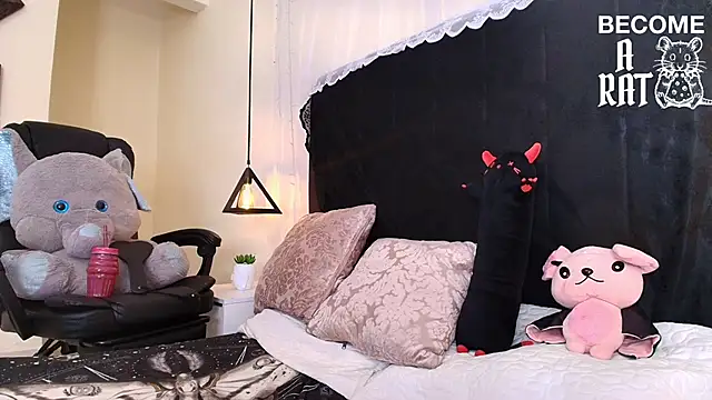 Snapshot of IvyBelle_ chatting on June 3, 2026, 2:33 pm IvyBelle online show from June 3, 2026, 2:33 pm