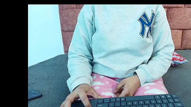 Snapshot of Brunette_Messy1 chatting on October 13, 2025, 8:32 pm Brunette Messy1 online show from October 13, 2025, 8:32 pm