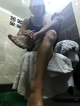 MaryLunne online show from October 3, 2025, 12:06 pm