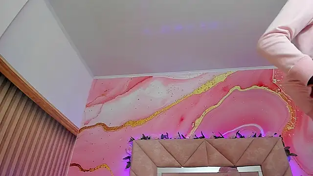 Snapshot of Taylor_oriana_ chatting on December 18, 2025, 11:03 am Taylor oriana online show from December 18, 2025, 11:03 am