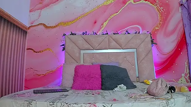 Snapshot of Taylor_oriana_ chatting on December 17, 2025, 11:04 am Taylor oriana online show from December 17, 2025, 11:04 am