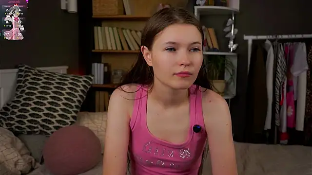 LynHillaire online show from November 30, 2025, 11:11 am