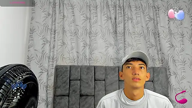 Snapshot of Maikol_Ortiz chatting on November 24, 2025, 11:32 am Maikol Ortiz online show from November 24, 2025, 11:32 am