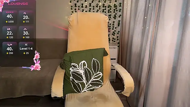 EmmyBell  online show from September 18, 2025, 11:24 am