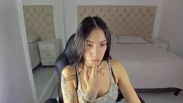 Snapshot of AlliceCopper chatting on October 13, 2025, 2:51 pm AlliceCopper online show from October 13, 2025, 2:51 pm