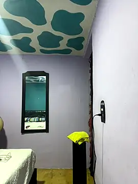 Snapshot of AlliceCopper chatting on October 9, 2025, 2:17 pm AlliceCopper online show from October 9, 2025, 2:17 pm