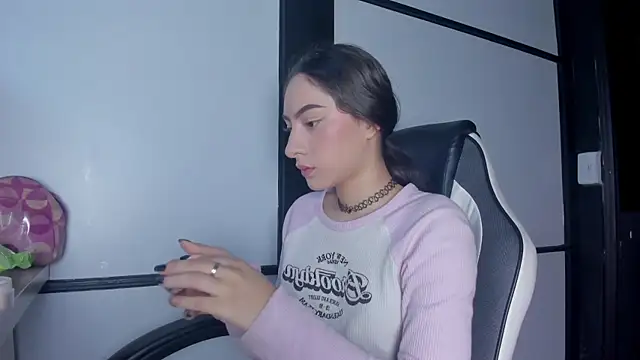 Snapshot of AlliceCopper chatting on September 13, 2025, 12:27 pm AlliceCopper online show from September 13, 2025, 12:27 pm