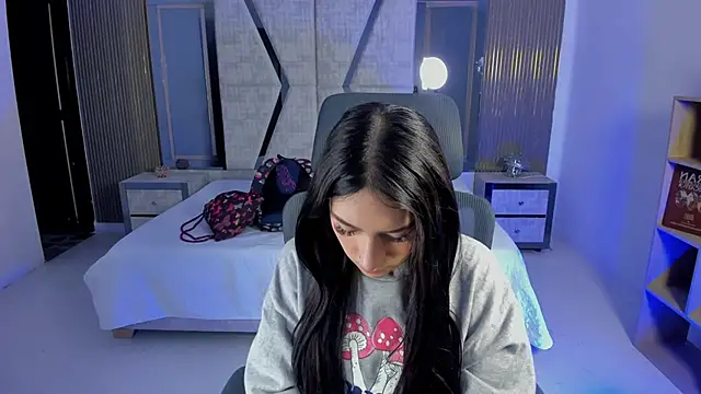 Snapshot of AlliceCopper chatting on October 4, 2025, 1:56 pm AlliceCopper online show from October 4, 2025, 1:56 pm