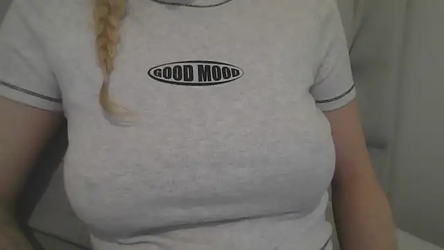 flirty babe x online show from October 9, 2025, 5:02 pm