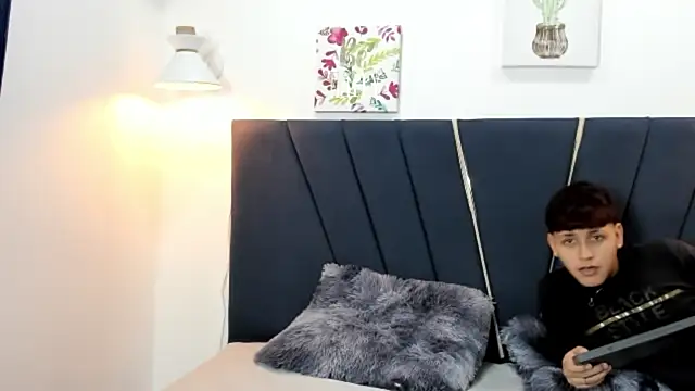 Snapshot of zeusapollofuck chatting on September 16, 2025, 7:26 pm zeusapollofuck online show from September 16, 2025, 7:26 pm