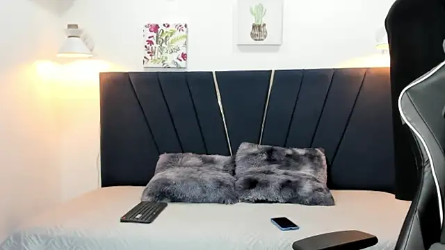 Snapshot of zeusapollofuck chatting on September 19, 2025, 8:13 pm zeusapollofuck online show from September 19, 2025, 8:13 pm