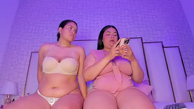 Mia and lexy online show from October 10, 2025, 2:34 am