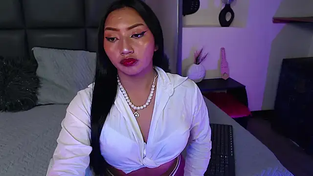 Snapshot of Isabella_Diamon chatting on September 9, 2025, 1:27 am Isabella Diamon online show from September 9, 2025, 1:27 am