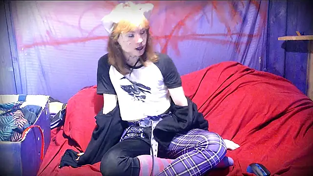 Snapshot of SparkyFerret chatting on October 16, 2025, 10:18 pm SparkyFerret online show from October 16, 2025, 10:18 pm