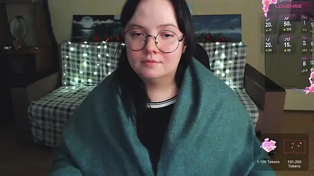 Snapshot of EmillyBones chatting on December 19, 2025, 7:38 pm EmillyBones online show from December 19, 2025, 7:38 pm