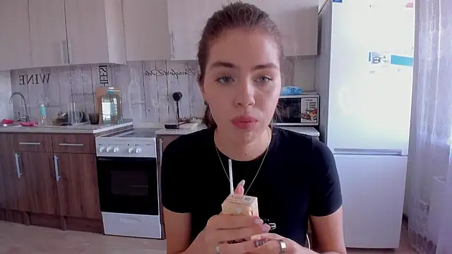 Snapshot of Kitty_Mila chatting on September 10, 2025, 8:57 am Kitty Mila online show from September 10, 2025, 8:57 am