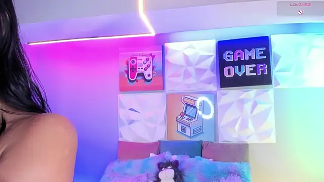 LindaWz  online show from November 18, 2025, 4:27 am