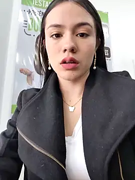 Snapshot of CHARLOTTE__05 chatting on November 20, 2025, 12:28 pm CHARLOTTE 05 online show from November 20, 2025, 12:28 pm