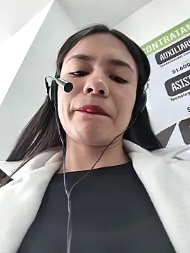 Snapshot of CHARLOTTE__05 chatting on November 8, 2025, 1:25 pm CHARLOTTE 05 online show from November 8, 2025, 1:25 pm