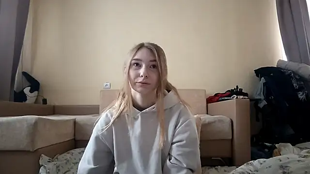 Nymera flare online show from November 26, 2025, 6:46 am