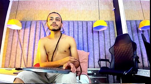 Snapshot of Boss_Domiinator chatting on October 20, 2025, 3:52 am Boss Domiinator online show from October 20, 2025, 3:52 am