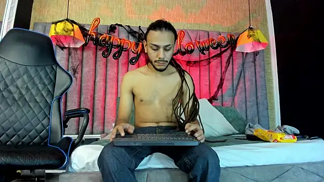 Snapshot of Boss_Domiinator chatting on October 28, 2025, 3:18 am Boss Domiinator online show from October 28, 2025, 3:18 am