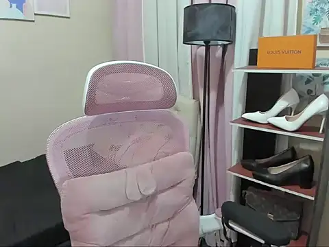 Snapshot of Seductive_Margaux chatting on October 9, 2025, 6:14 am Seductive Margaux online show from October 9, 2025, 6:14 am