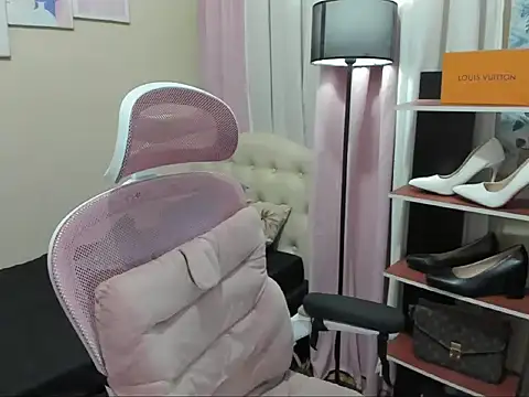 Snapshot of Seductive_Margaux chatting on October 6, 2025, 11:22 am Seductive Margaux online show from October 6, 2025, 11:22 am