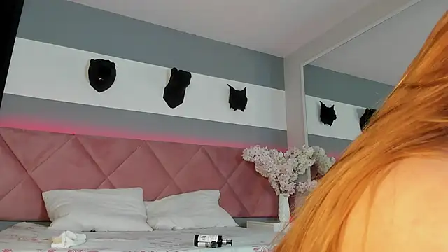 Val Oconner online show from September 23, 2025, 3:13 am