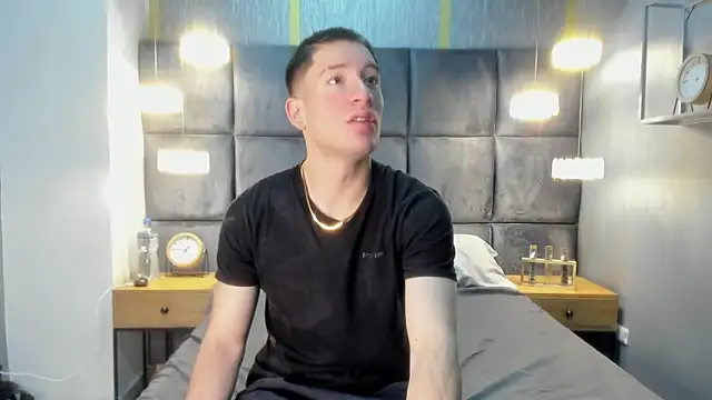 Snapshot of HunterHeat_ chatting on November 22, 2025, 11:53 am HunterHeat online show from November 22, 2025, 11:53 am