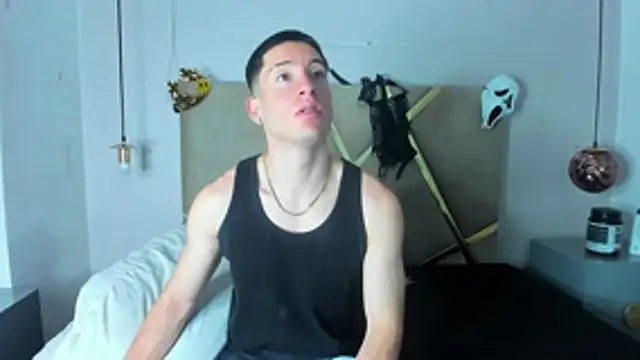 Snapshot of HunterHeat_ chatting on October 24, 2025, 12:04 pm HunterHeat online show from October 24, 2025, 12:04 pm