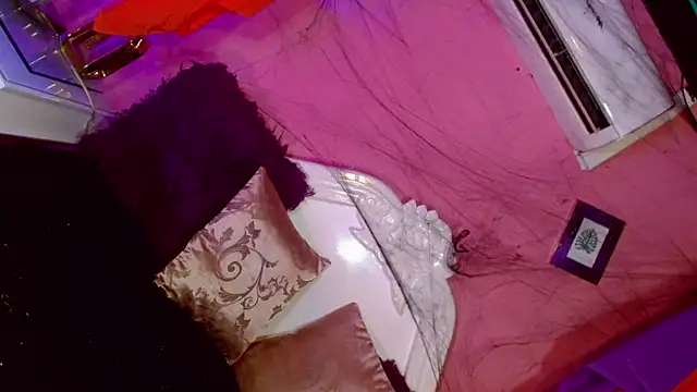 MariahMendezz online show from October 27, 2025, 4:02 am