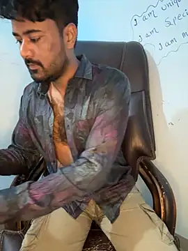 Snapshot of MeekBatgirl chatting on October 28, 2025, 5:29 am MeekBatgirl online show from October 28, 2025, 5:29 am