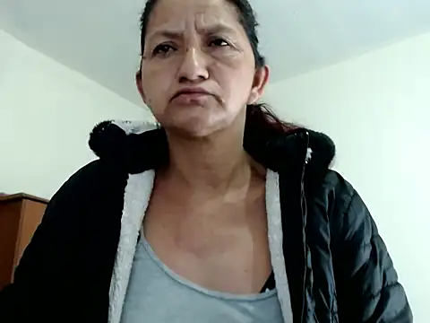 Snapshot of Lucy_Squirt69 chatting on October 17, 2025, 9:56 am Lucy Squirt69 online show from October 17, 2025, 9:56 am