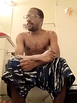 Snapshot of moneybaggtj chatting on April 7, 2026, 3:47 pm moneybaggtj online show from April 7, 2026, 3:47 pm