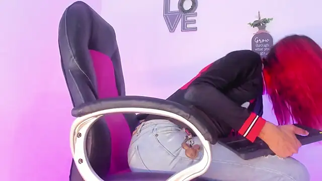 MissDiabla  online show from February 9, 2026, 7:12 pm