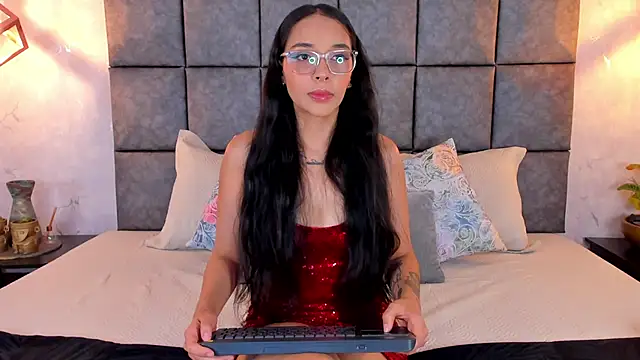 Roseaurora online show from May 25, 2026, 10:36 am
